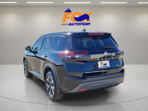 Used 2023 Nissan Rogue SV image 3