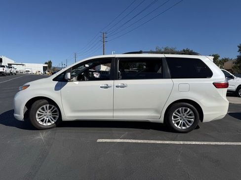 Used 2015 Toyota Sienna XLE image 6