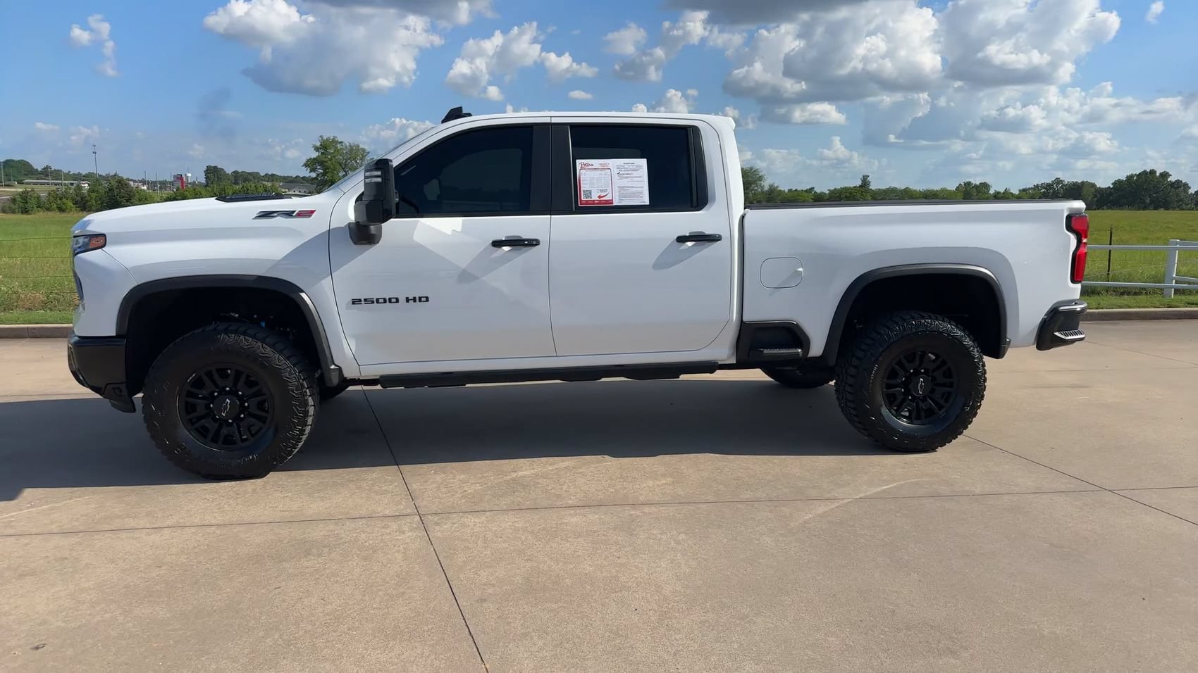 Used 2025 Chevrolet Silverado 2500 ZR2 w/ Technology Package AWD/4WD image 5