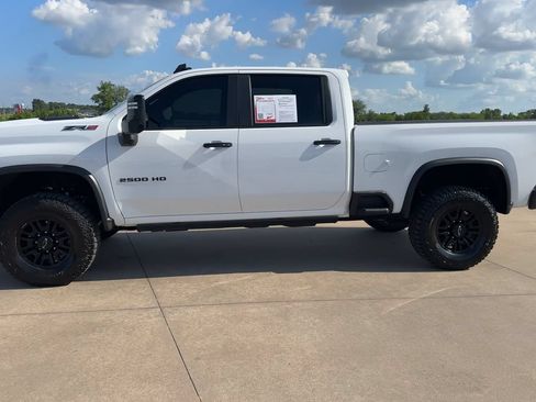 Used 2025 Chevrolet Silverado 2500 ZR2 w/ Technology Package AWD/4WD image 5