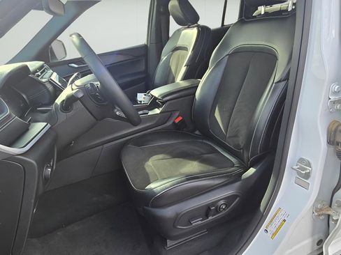 Used 2024 Jeep Grand Cherokee Altitude image 29