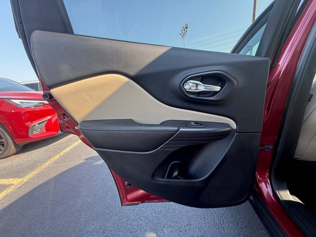 Used 2017 Jeep Cherokee Limited FWD image 14