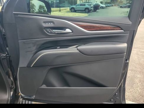 Certified 2022 Cadillac Escalade Premium Luxury w/ Performance Package AWD/4WD image 29