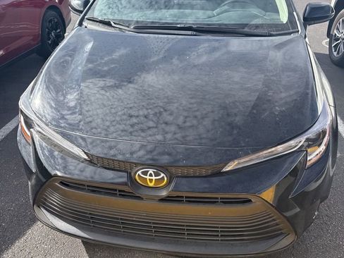 Used 2023 Toyota Corolla LE image 2