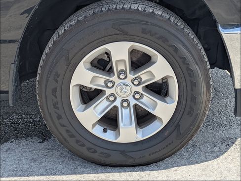 Used 2024 RAM 1500 Laramie AWD/4WD image 11