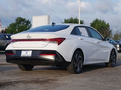 Used 2025 Hyundai Elantra Limited FWD image 18