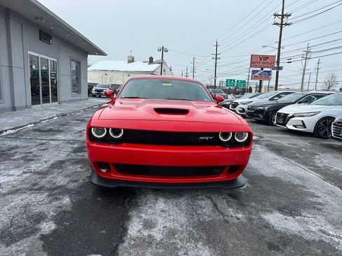 Used 2016 Dodge Challenger SRT Hellcat image 2