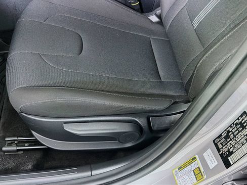 Used 2026 Hyundai Elantra SE FWD image 21