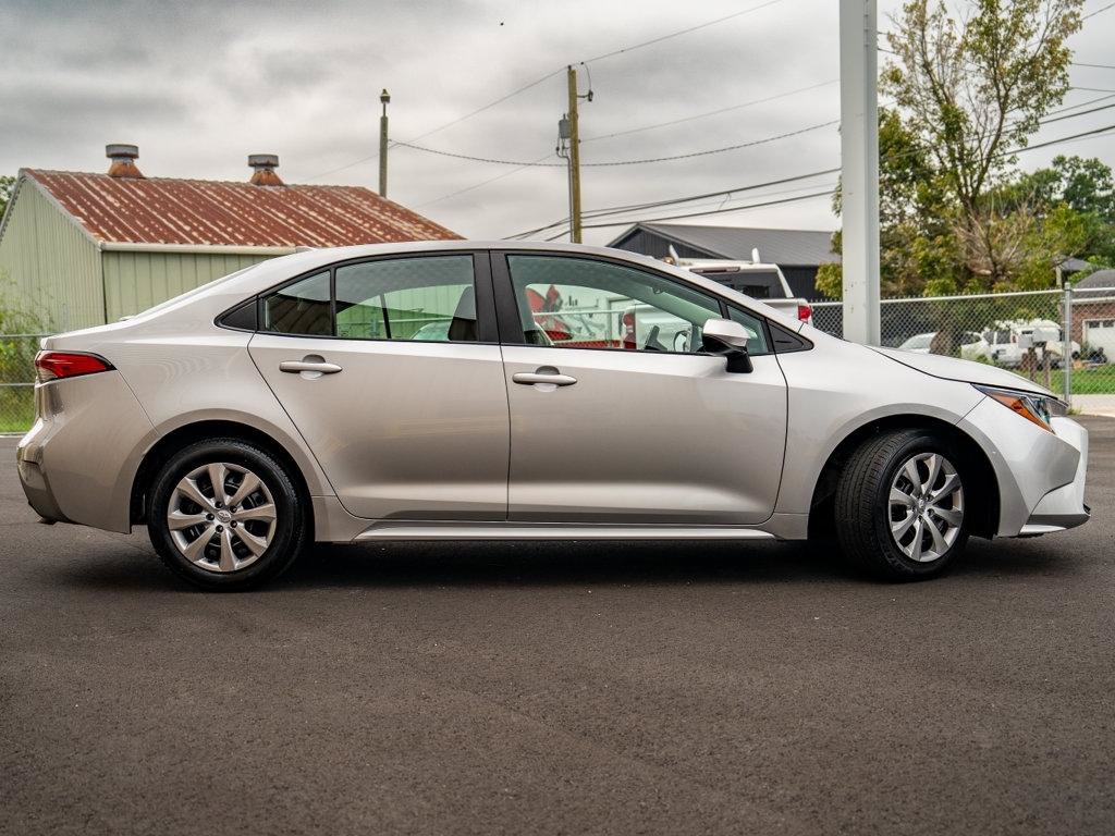 Used 2024 Toyota Corolla LE FWD image 2