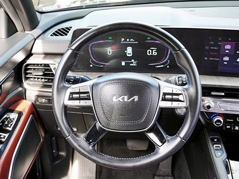 Used 2023 Kia Telluride EX w/ EX Captain's Chair Package image 22