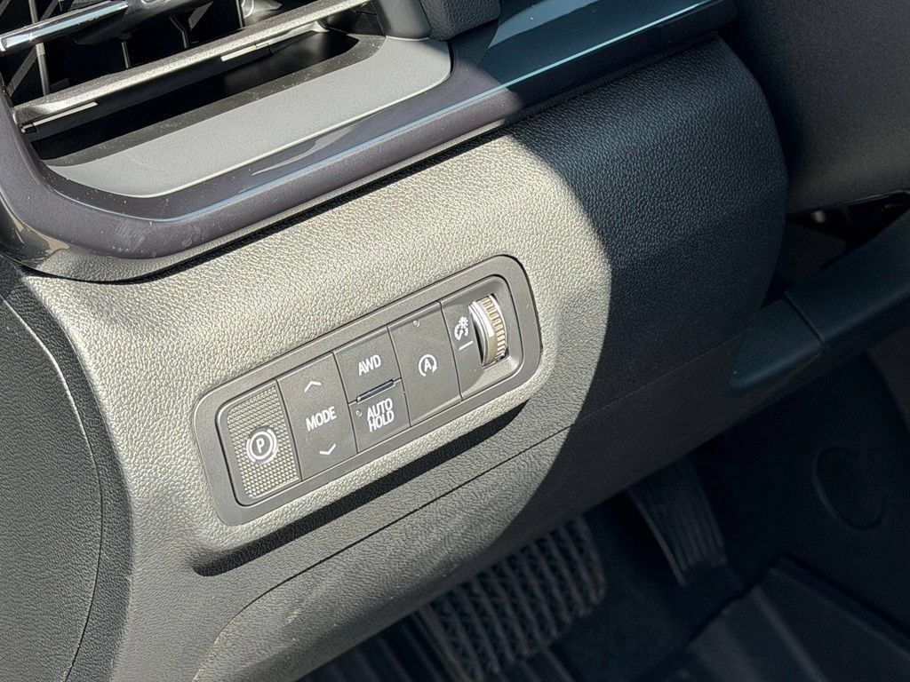 New 2027 GMC Terrain AT4 w/ Technology Package II AWD/4WD image 18