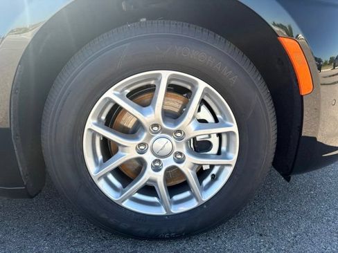 New 2027 Chrysler Pacifica Select FWD image 22