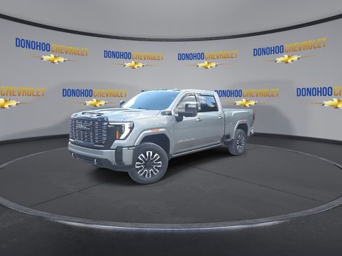 Used 2025 GMC Sierra 2500 Denali Ultimate w/ Max Trailering Package AWD/4WD image 4