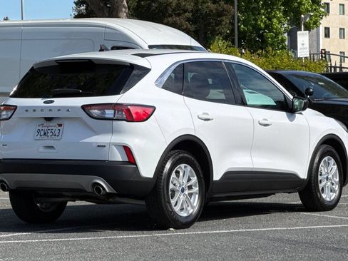 Certified 2022 Ford Escape SE FWD image 4