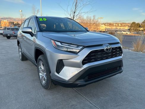 Used 2025 Toyota RAV4 XLE image 31