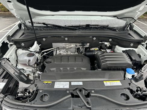 Certified 2025 Volkswagen Atlas Cross Sport SEL R-Line image 29