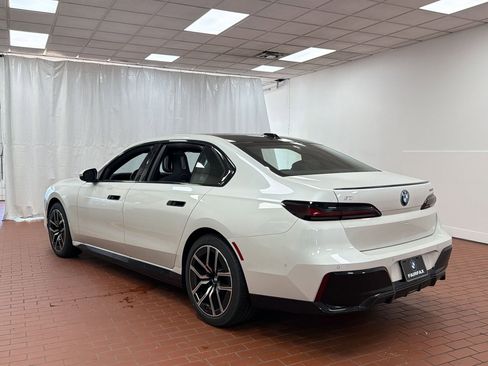 Used 2024 BMW i7 xDrive60 w/ Executive Package AWD/4WD image 3