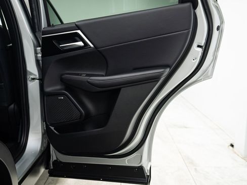 Used 2025 Mitsubishi Outlander SE image 21