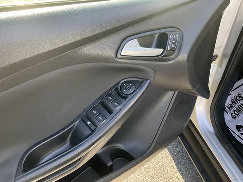 Used 2016 Ford Focus SE image 17