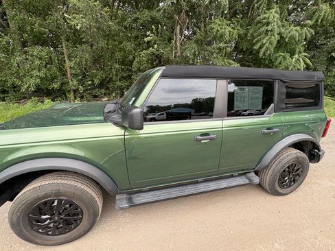 Used 2023 Ford Bronco 4-Door AWD/4WD image 9