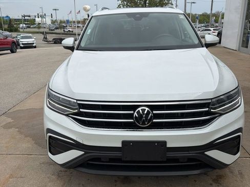 Certified 2023 Volkswagen Tiguan SE w/ Panoramic Sunroof Package FWD image 2
