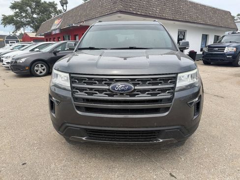 Used 2019 Ford Explorer XLT w/ Equipment Group 202A AWD/4WD image 9