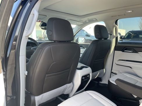 Used 2024 GMC Acadia Denali w/ Super Cruise Package image 24