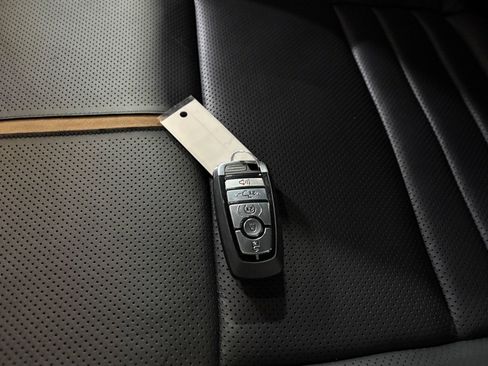 Used 2024 Ford F250 Platinum image 11