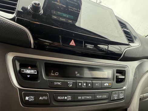 Used 2021 Honda Pilot EX image 24