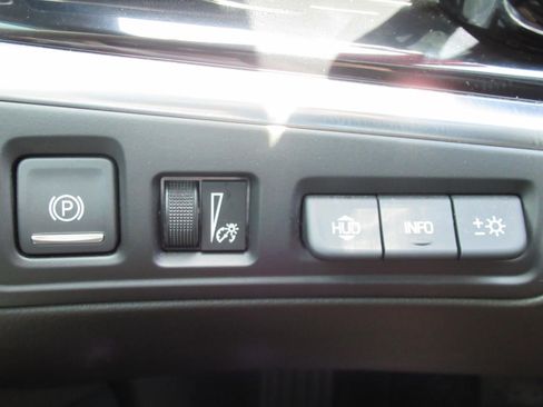 Used 2022 Cadillac XT6 Premium Luxury w/ Technology Package FWD image 21