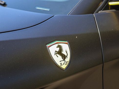 Used 2017 Ferrari GTC4Lusso AWD/4WD image 40