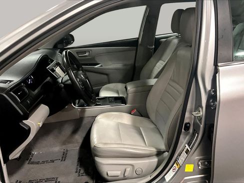 Used 2017 Toyota Camry XLE FWD image 8