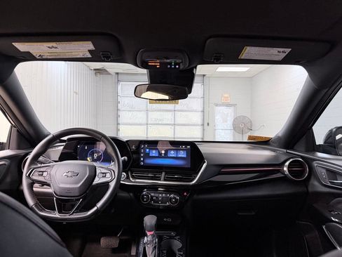 Used 2025 Chevrolet Trax RS w/ Driver Confidence Package FWD image 25