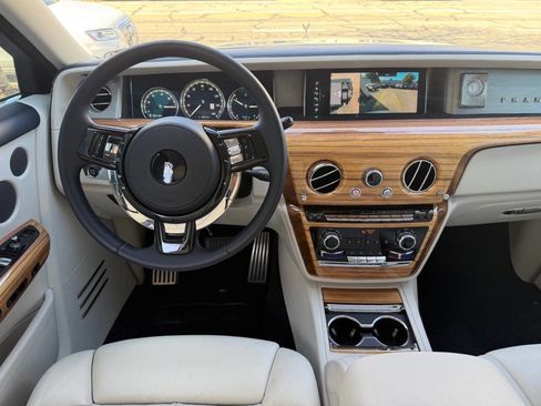 Used 2018 Rolls-Royce Phantom Sedan image 26