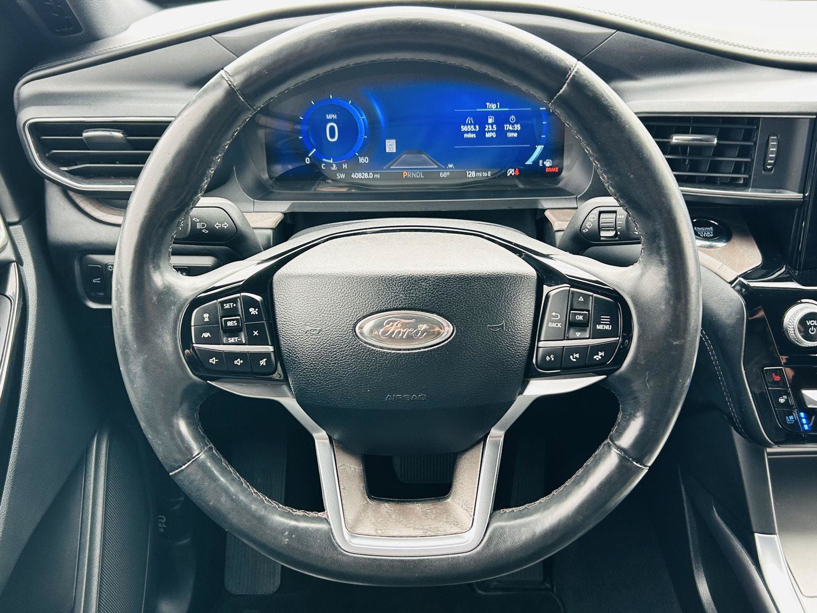 Used 2023 Ford Explorer Platinum w/ Technology Package AWD/4WD image 21