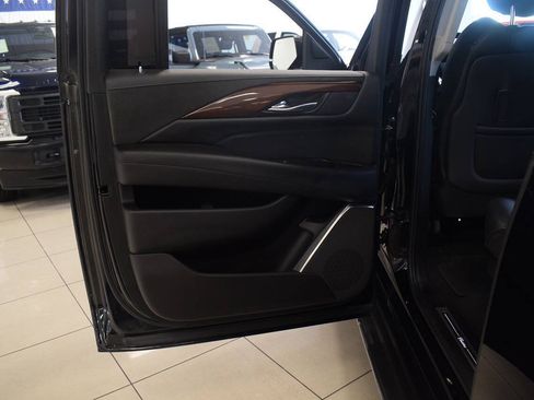 Used 2019 Cadillac Escalade ESV Luxury RWD image 45