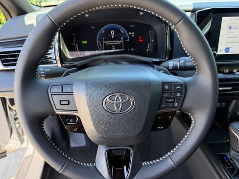 Used 2026 Toyota Camry SE FWD image 13