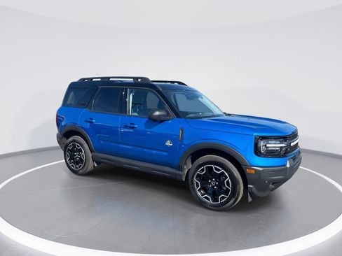 Used 2025 Ford Bronco Sport Outer Banks w/ Outer Banks Tech Package+ AWD/4WD image 2