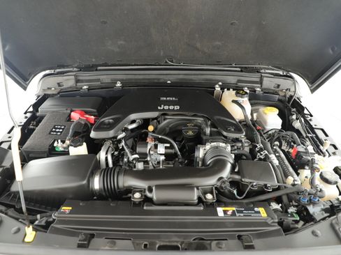 Used 2021 Jeep Wrangler Unlimited Sahara image 5