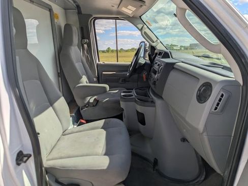 Used 2023 Ford E-450 and Econoline 450 Super Duty RWD image 16