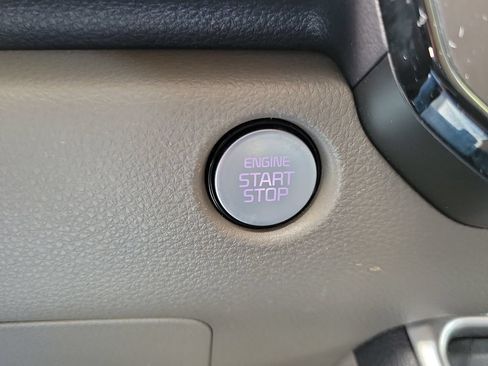 Certified 2025 Kia Carnival FWD image 25