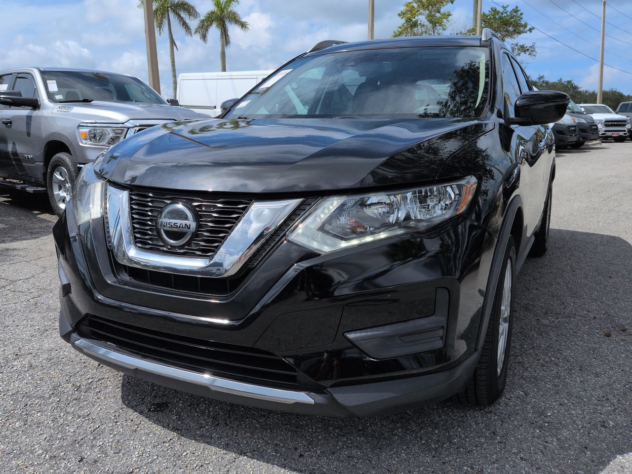 Used 2019 Nissan Rogue S w/ Special Edition Package FWD image 9