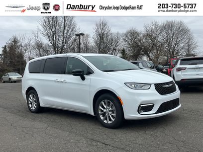 New 2026 Chrysler Pacifica Select