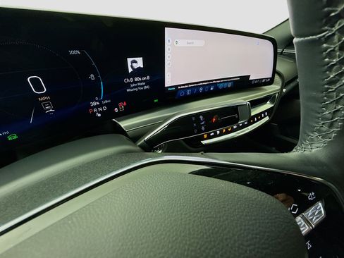 Used 2024 Cadillac Lyriq Sport image 17