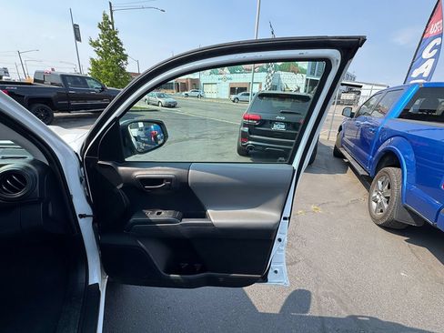 Used 2022 Toyota Tacoma SR AWD/4WD image 26