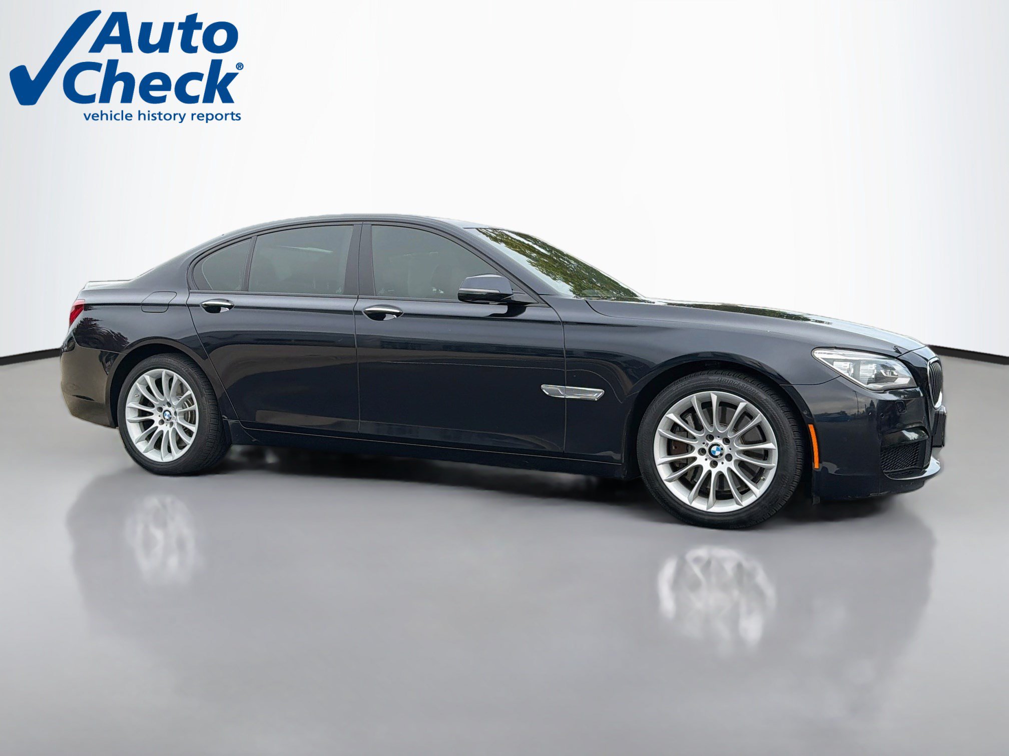 Used 2015 BMW 750i xDrive AWD/4WD image 1