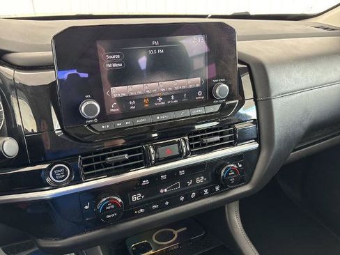 Used 2024 Nissan Pathfinder SV AWD/4WD image 3