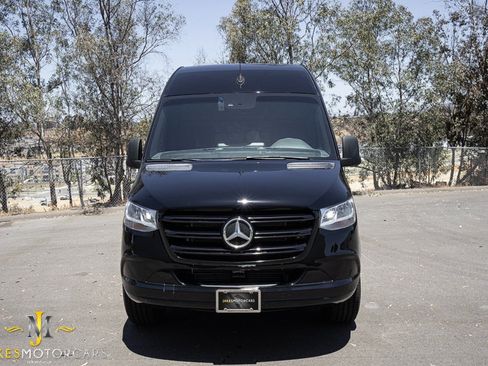 Used 2019 Mercedes-Benz Sprinter 2500 w/ Premium Package image 99