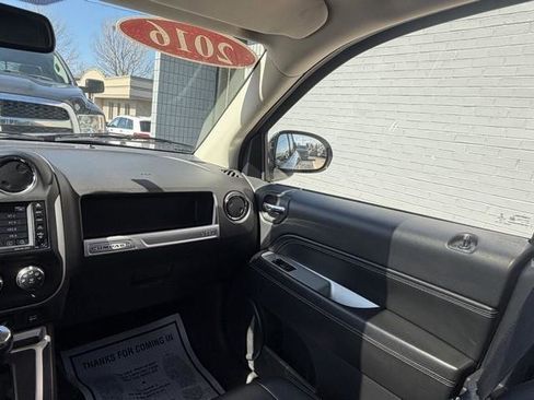 Used 2016 Jeep Compass High Altitude image 30