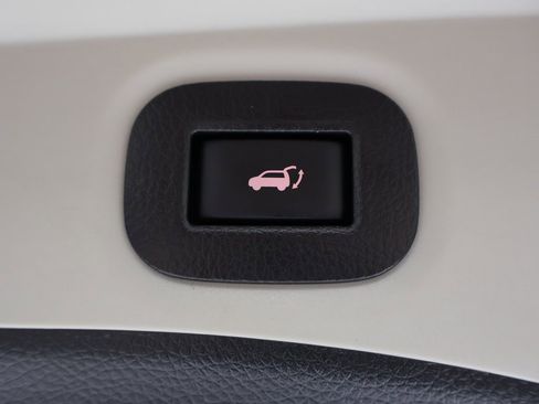 Used 2019 Nissan Rogue SV w/ Premium Package image 12